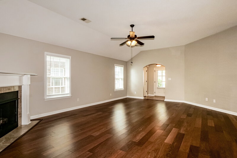 2,035/Mo, 7333 Green Ash Dr Olive Branch, MS 38654 Living Room View 2