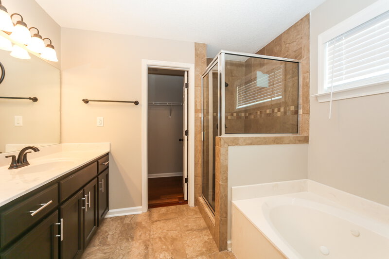 2,055/Mo, 7333 Green Ash Dr Olive Branch, MS 38654 Main Bathroom View