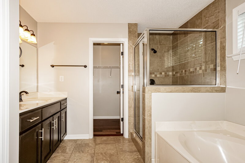 2,035/Mo, 7333 Green Ash Dr Olive Branch, MS 38654 Main Bathroom View