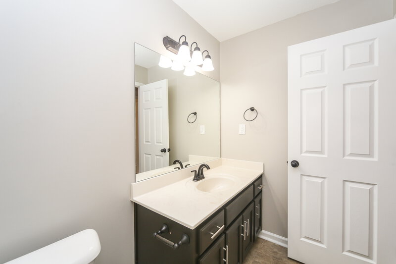 2,055/Mo, 7333 Green Ash Dr Olive Branch, MS 38654 Bathroom View