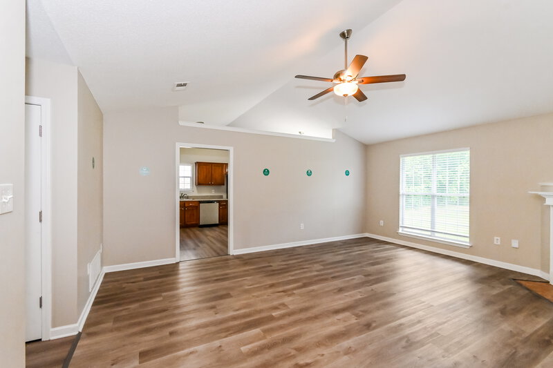 2,005/Mo, 1540 Madison Cv W Southaven, MS 38671 Living Room View 2