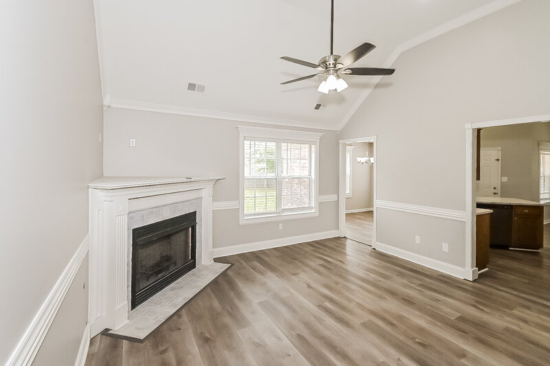 3,180/Mo, 2704 Greencliff Dr Southaven, MS 38672 Living Room View 2