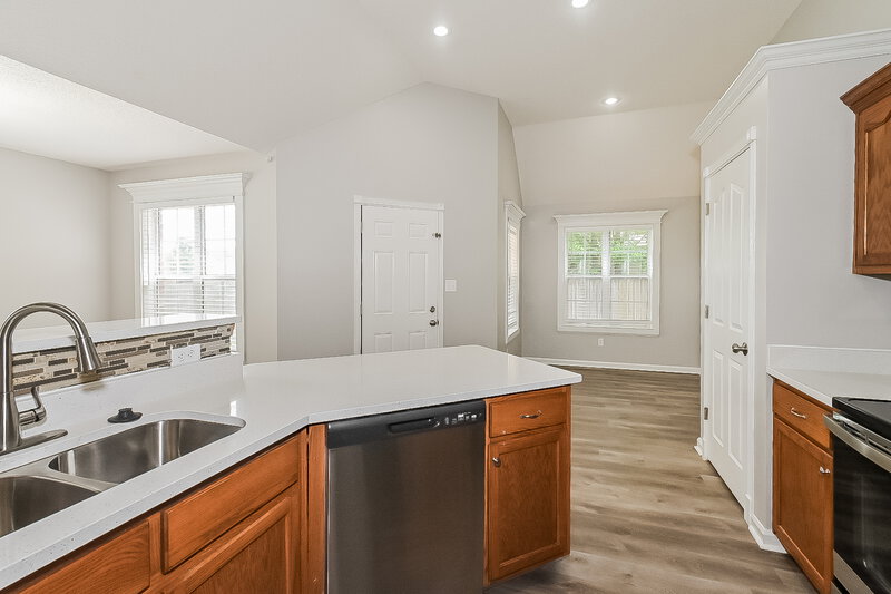 3,180/Mo, 2704 Greencliff Dr Southaven, MS 38672 Kitchen View 2