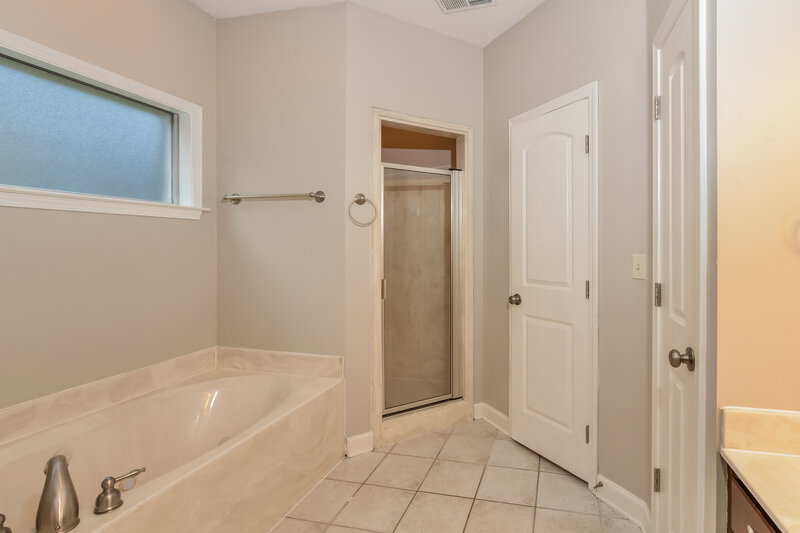 2,100/Mo, 1140 Casentino St Cordova, TN 38018 Main Bathroom View 2