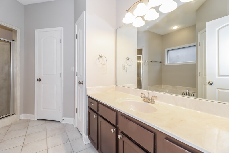 2,295/Mo, 1140 Casentino St Cordova, TN 38018 Main Bathroom View