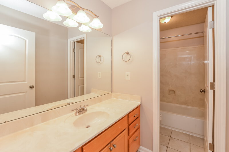 2,100/Mo, 1140 Casentino St Cordova, TN 38018 Bathroom View