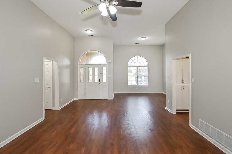 2,870/Mo, 1271 Pendulum Dr Hernando, MS 38632 Living Room View 2