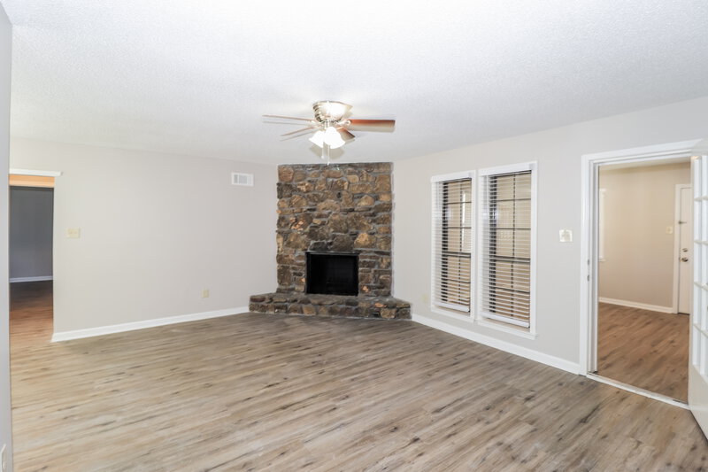 1,675/Mo, 2705 Van Leer Dr Memphis, TN 38133 Living Room View 2