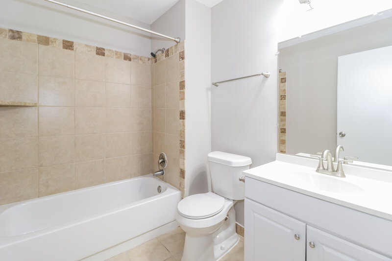 1,675/Mo, 2705 Van Leer Dr Memphis, TN 38133 Main Bathroom View