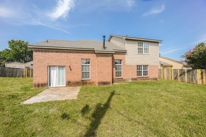 2,120/Mo, 4915 Top Notch Loop Memphis, TN 38125 Rear View