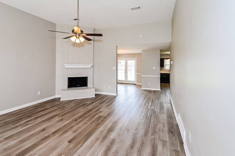 2,690/Mo, 5493 Kindle Creek Dr Memphis, TN 38141 Living Room View 3