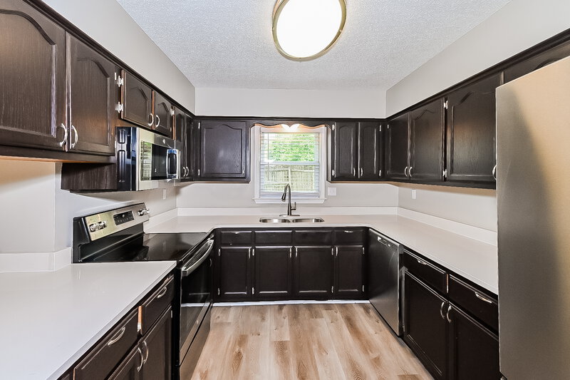 2,690/Mo, 5493 Kindle Creek Dr Memphis, TN 38141 Kitchen View