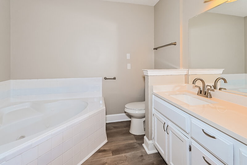 2,690/Mo, 5493 Kindle Creek Dr Memphis, TN 38141 Main Bathroom View