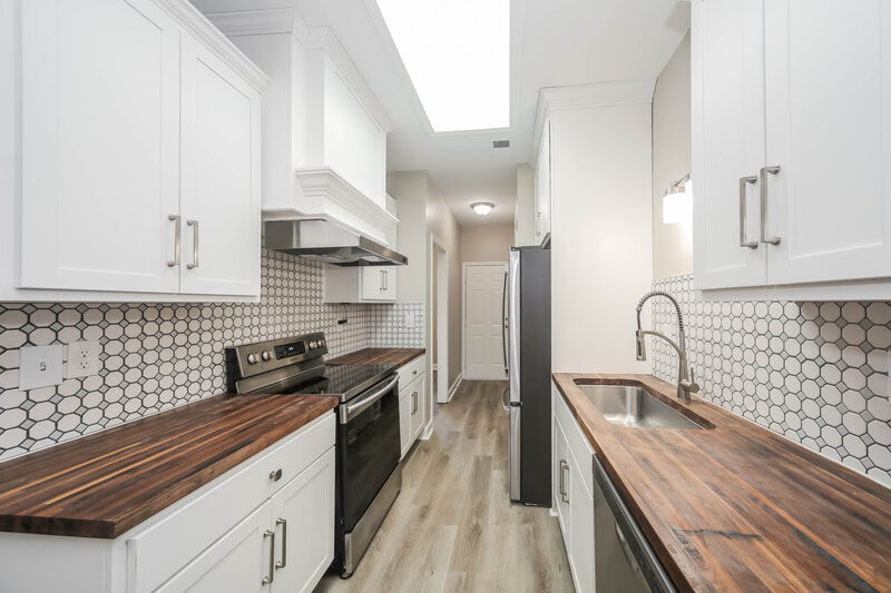 1,890/Mo, 5985 Eagle Ln Olive Branch, MS 38654 Kitchen View 2