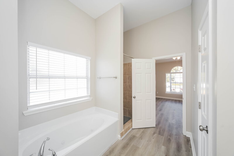 1,890/Mo, 5985 Eagle Ln Olive Branch, MS 38654 Main Bathroom View 2