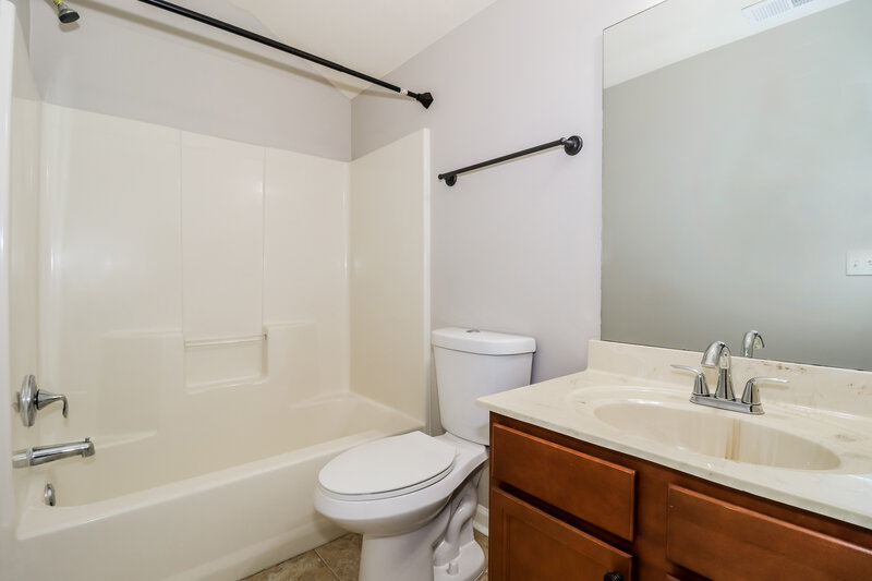1,770/Mo, 1731 Bellevue Grove Cv Cordova, TN 38016 Bathroom View