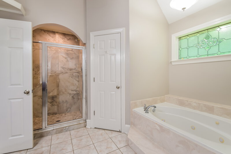 2,190/Mo, 257 Northwood Hills Dr Hernando, MS 38632 Main Bathroom View 2