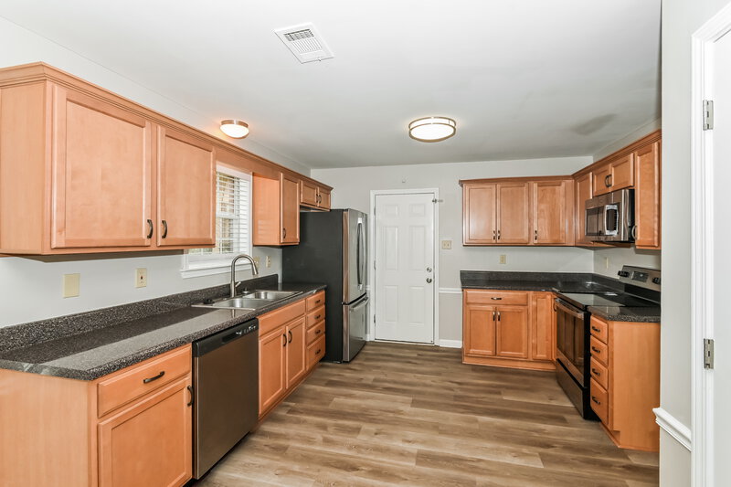 2,170/Mo, 2236 Oak Hollow Ln Cordova, TN 38016 Kitchen View