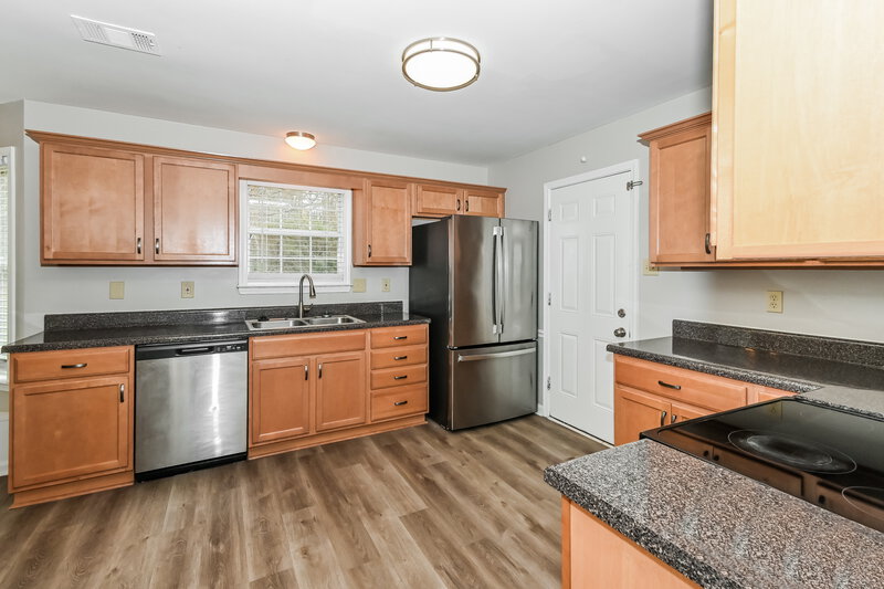 2,170/Mo, 2236 Oak Hollow Ln Cordova, TN 38016 Kitchen View 2