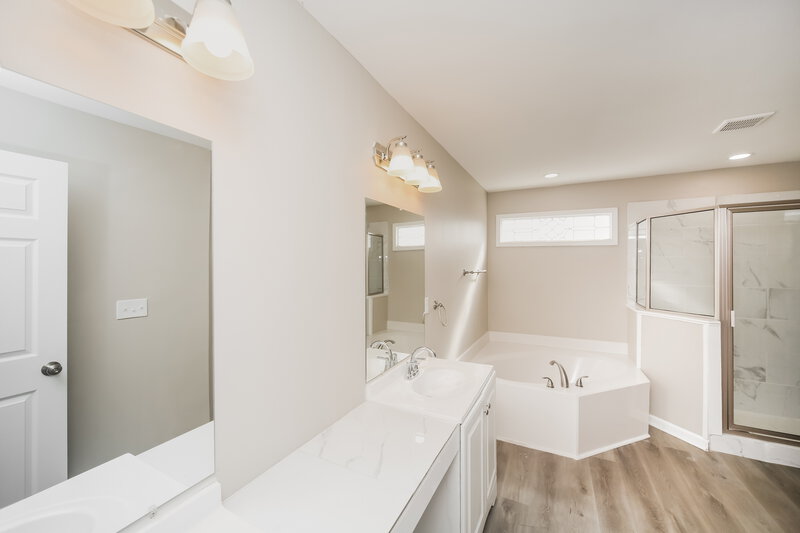 2,580/Mo, 9347 Helmsley Dr Cordova, TN 38016 Main Bathroom View