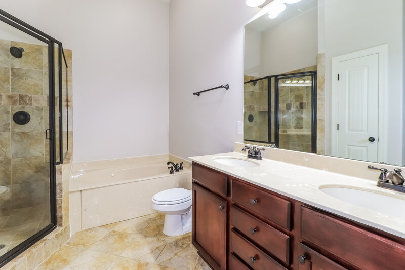 2,610/Mo, 6832 Lagrange Grove Dr Cordova, TN 38018 Main Bathroom View