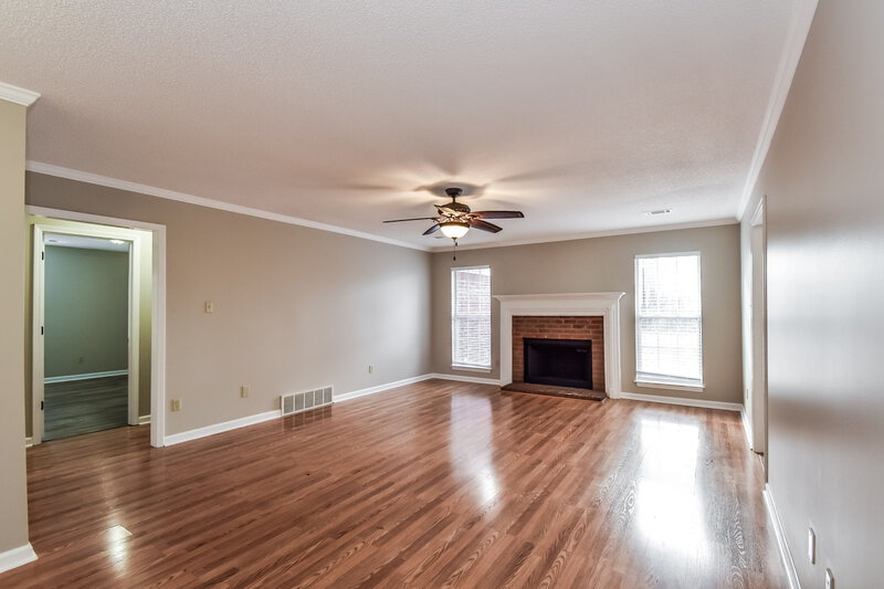 2,045/Mo, 5205 Plum Tree Dr Southaven, MS 38671 Living Room View 2