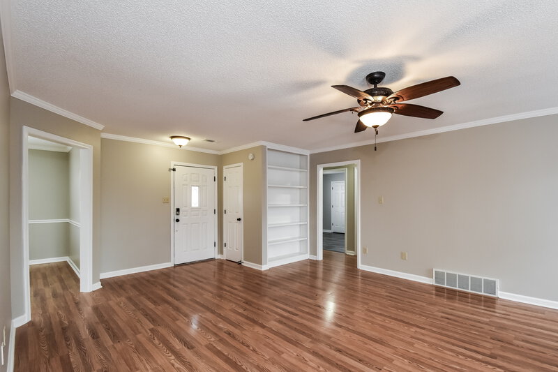 2,045/Mo, 5205 Plum Tree Dr Southaven, MS 38671 Living Room View 3