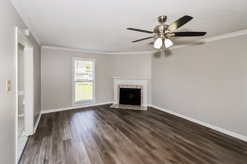2,415/Mo, 8720 Bazemore Rd Cordova, TN 38018 Living Room View 2