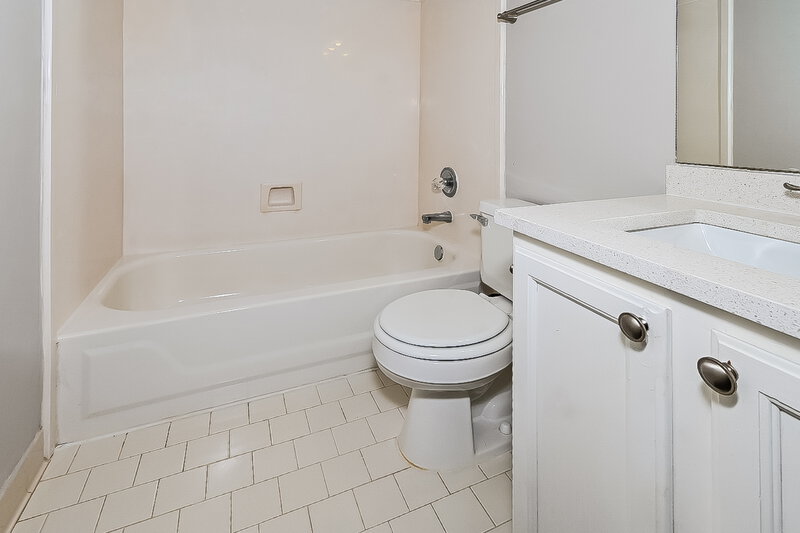 2,415/Mo, 8720 Bazemore Rd Cordova, TN 38018 Bathroom View