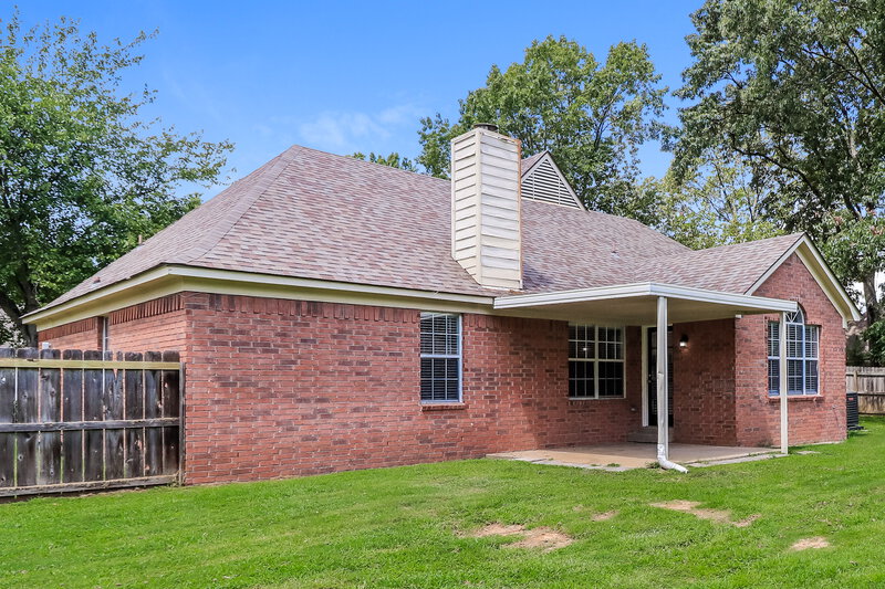 2,210/Mo, 4092 Hidden Fern Ln N Bartlett, TN 38135 Rear View