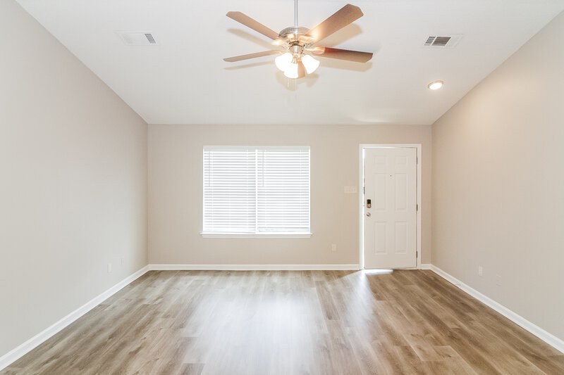 1,720/Mo, 495 Oakland Hills Dr Oakland, TN 38060 Living Room View