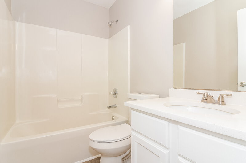 1,720/Mo, 495 Oakland Hills Dr Oakland, TN 38060 Main Bathroom View