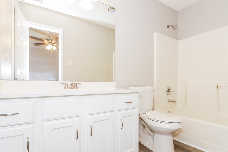 1,720/Mo, 495 Oakland Hills Dr Oakland, TN 38060 Bathroom View