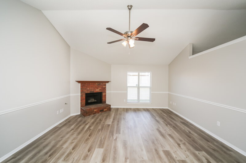 1,640/Mo, 9136 Triple Crown Loop W Southaven, MS 38671 Living Room View 2
