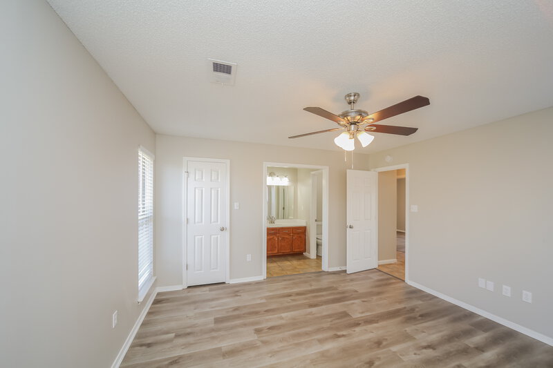 1,640/Mo, 9136 Triple Crown Loop W Southaven, MS 38671 Main Bedroom View