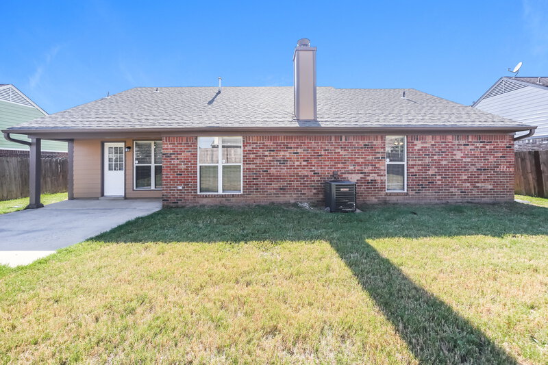 1,640/Mo, 9136 Triple Crown Loop W Southaven, MS 38671 Rear View
