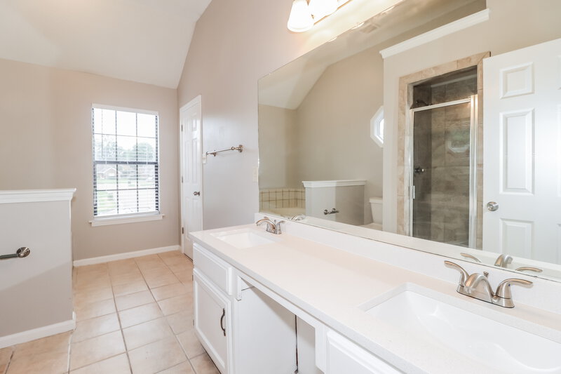 2,030/Mo, 6410 Baird Ln Bartlett, TN 38135 Main Bathroom View