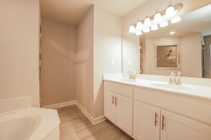 1,815/Mo, 7790 Melisa Dr Walls, MS 38680 Main Bathroom View