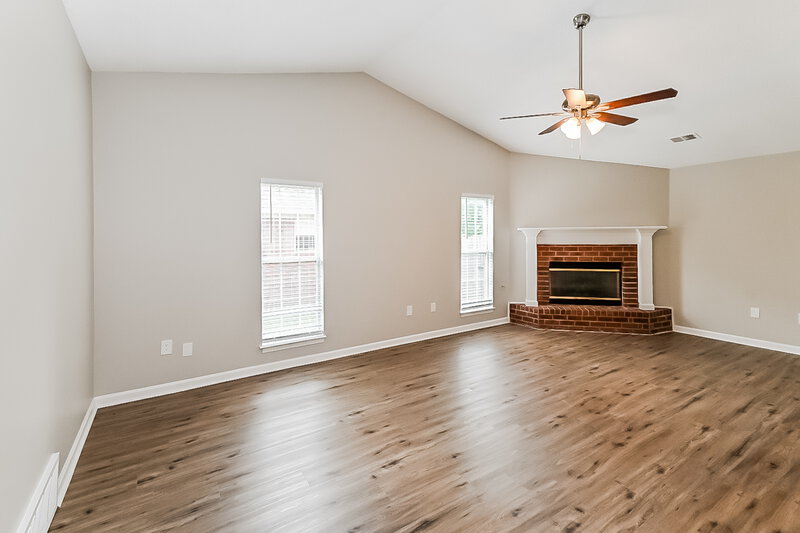 1,750/Mo, 1653 Saddle Ln Southaven, MS 38671 Living Room View