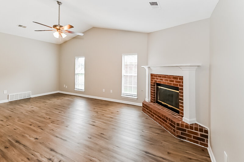 1,750/Mo, 1653 Saddle Ln Southaven, MS 38671 Living Room View 2