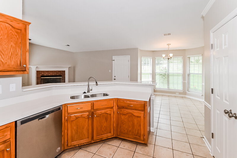 1,750/Mo, 1653 Saddle Ln Southaven, MS 38671 Kitchen View 2