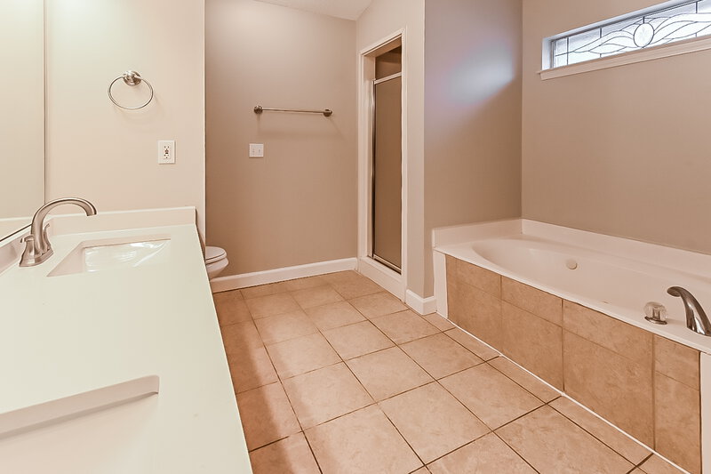 1,750/Mo, 1653 Saddle Ln Southaven, MS 38671 Main Bathroom View