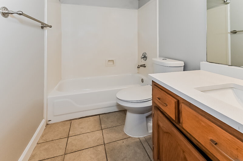 1,750/Mo, 1653 Saddle Ln Southaven, MS 38671 Bathroom View