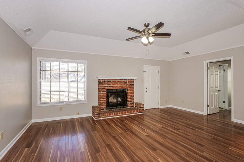 1,620/Mo, 3701 Burkehill Dr Bartlett, TN 38135 Living Room View