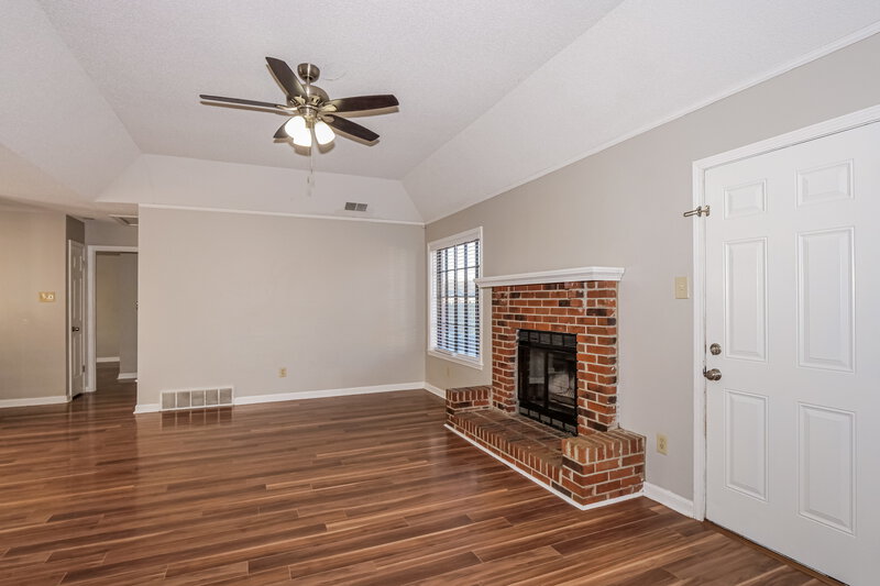 1,620/Mo, 3701 Burkehill Dr Bartlett, TN 38135 Living Room View 2