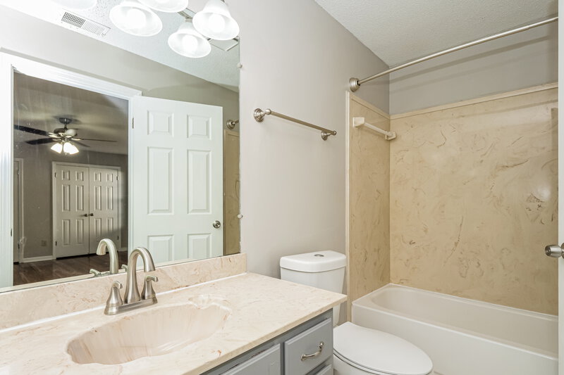 1,620/Mo, 3701 Burkehill Dr Bartlett, TN 38135 Main Bathroom View