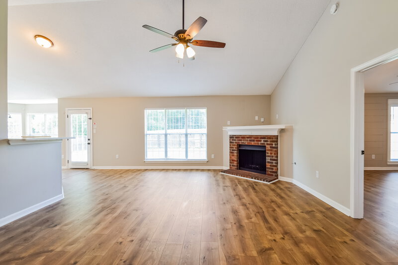 2,080/Mo, 1720 Avery Cv Southaven, MS 38671 Living Room View