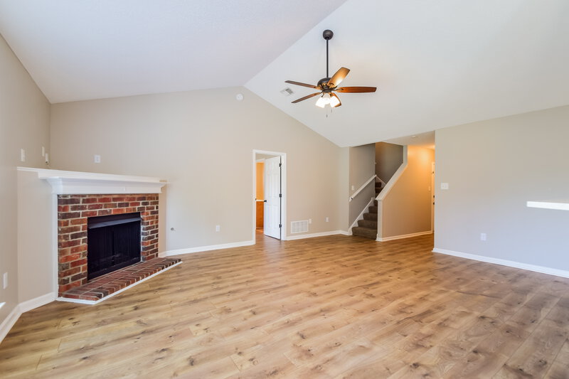 2,080/Mo, 1720 Avery Cv Southaven, MS 38671 Living Room View 2