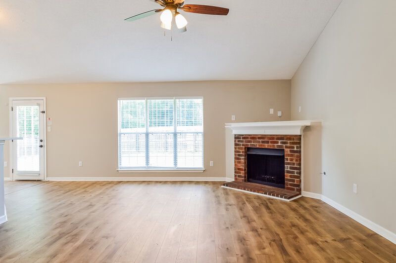 2,080/Mo, 1720 Avery Cv Southaven, MS 38671 Living Room View 3