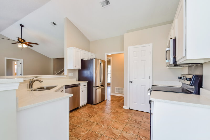 2,080/Mo, 1720 Avery Cv Southaven, MS 38671 Kitchen View